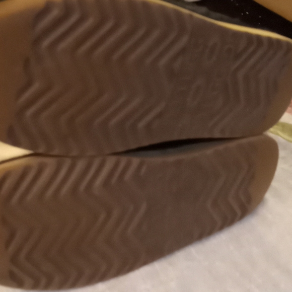 Ugg boots - Picture 3 of 4